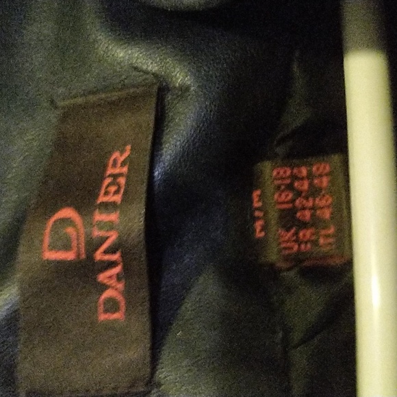 Danier Leather Medium Jacket - Picture 4 of 10